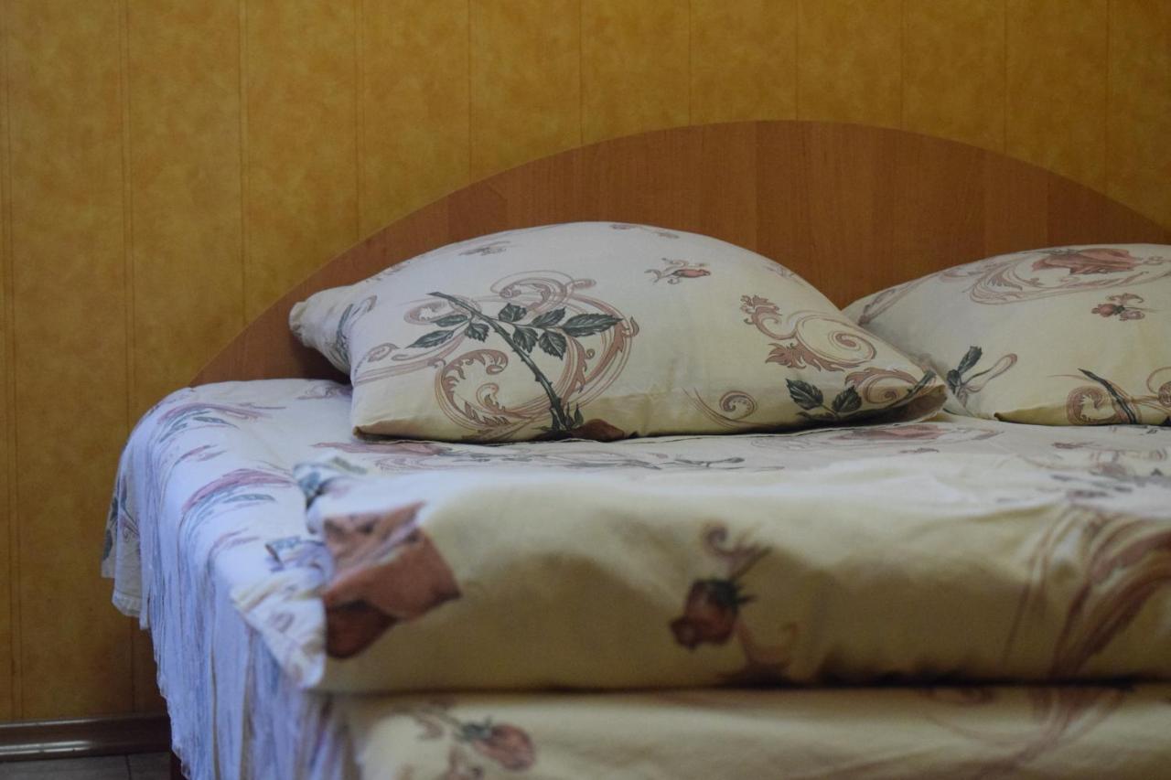 Constancia Hotel Kamianets-Podilskyi Luaran gambar