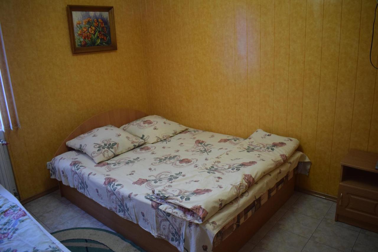 Constancia Hotel Kamianets-Podilskyi Luaran gambar