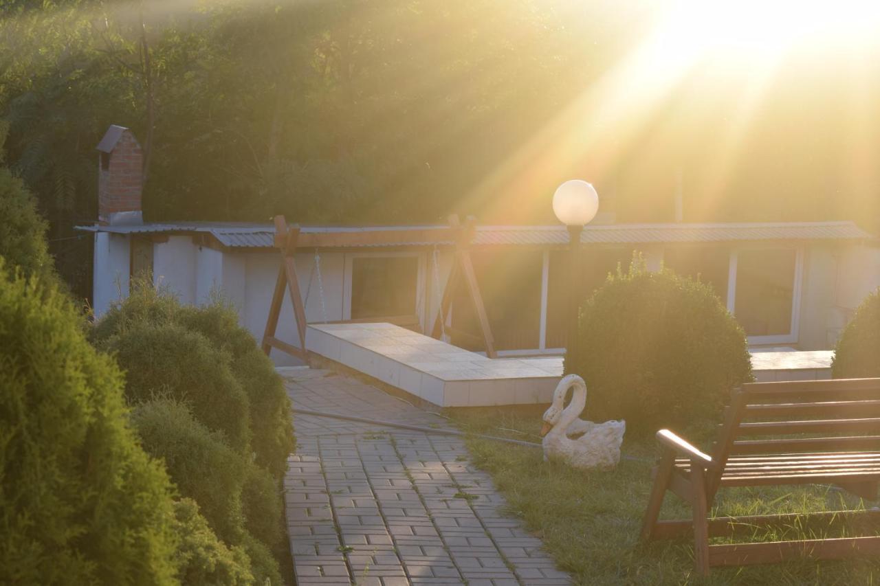 Constancia Hotel Kamianets-Podilskyi Luaran gambar